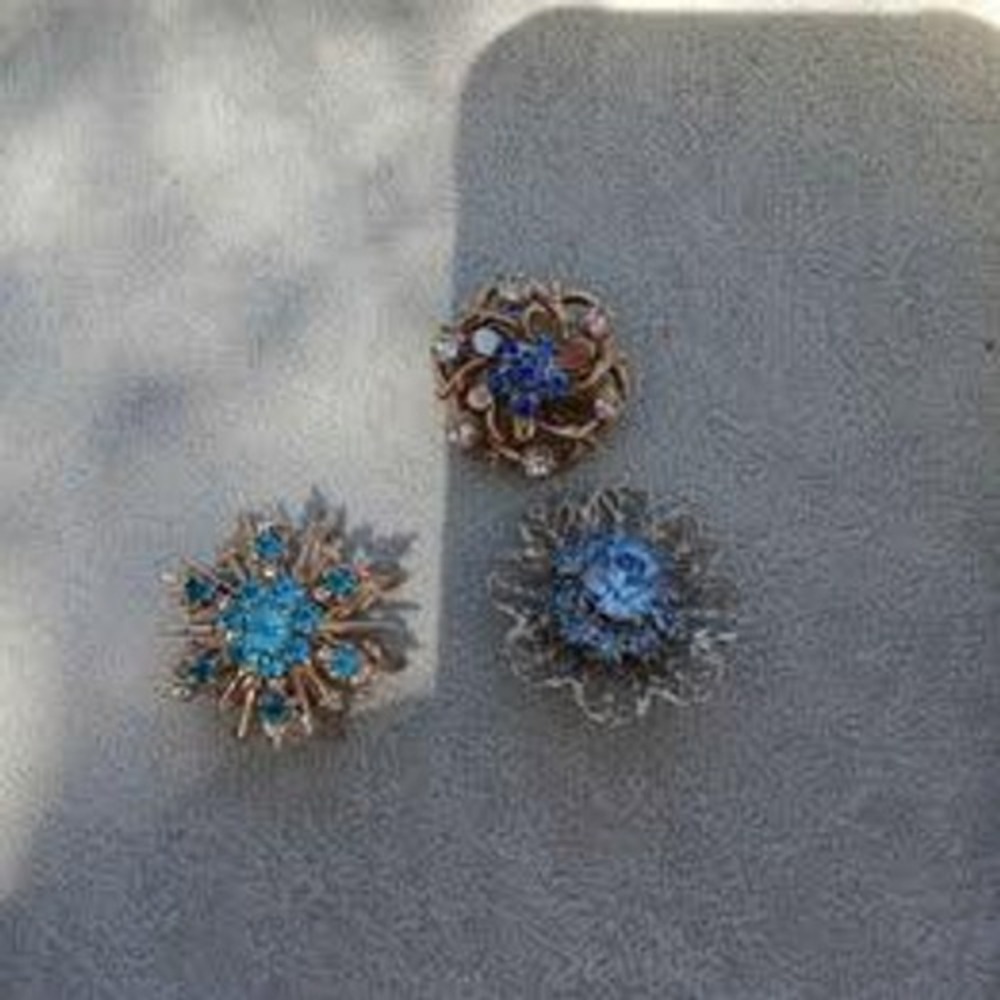 Vintage Brooch Lot Blue Gold Silver Tone Rhinestone Floral Snowflake Scatter - Picture 2 of 9